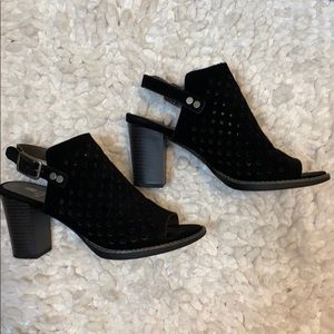 White Mountain Black Heeled Sandal